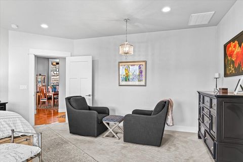 Tiny photo for 815 Gold Rush Way, Jacksonville, OR 97530 (MLS # 220214373)