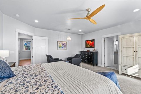 Tiny photo for 815 Gold Rush Way, Jacksonville, OR 97530 (MLS # 220214373)