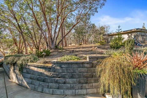 Tiny photo for 815 Gold Rush Way, Jacksonville, OR 97530 (MLS # 220214373)