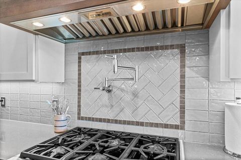 Tiny photo for 815 Gold Rush Way, Jacksonville, OR 97530 (MLS # 220214373)