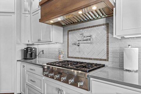 Tiny photo for 815 Gold Rush Way, Jacksonville, OR 97530 (MLS # 220214373)