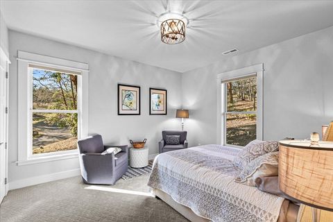 Tiny photo for 815 Gold Rush Way, Jacksonville, OR 97530 (MLS # 220214373)