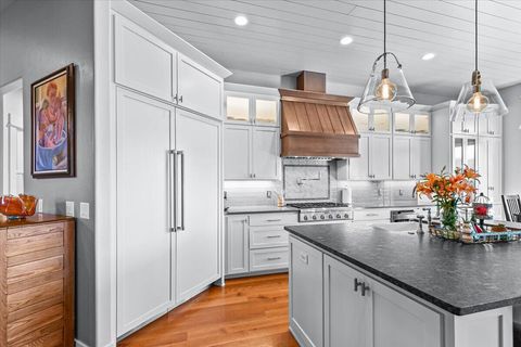 Tiny photo for 815 Gold Rush Way, Jacksonville, OR 97530 (MLS # 220214373)