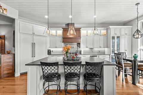 Tiny photo for 815 Gold Rush Way, Jacksonville, OR 97530 (MLS # 220214373)