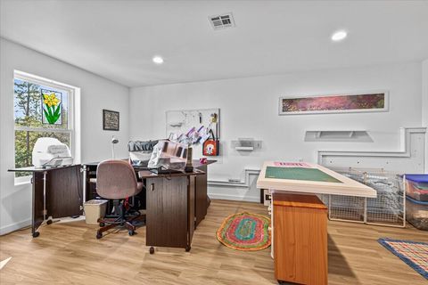 Tiny photo for 815 Gold Rush Way, Jacksonville, OR 97530 (MLS # 220214373)