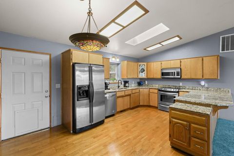 Tiny photo for 1100 Riverbanks Road, Grants Pass, OR 97527 (MLS # 220216875)