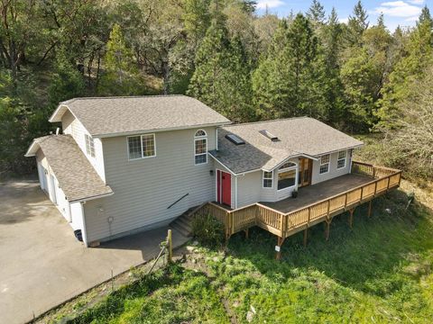 Photo of 1100 Riverbanks Road, Grants Pass, OR 97527 (MLS # 220216875)
