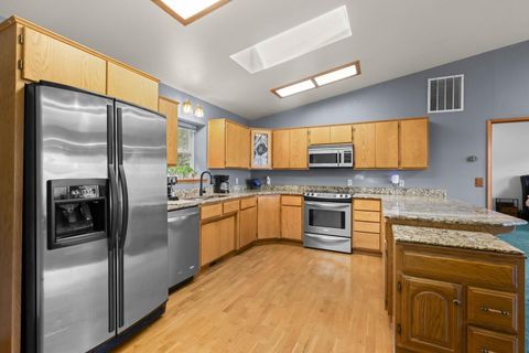 Tiny photo for 1100 Riverbanks Road, Grants Pass, OR 97527 (MLS # 220216875)