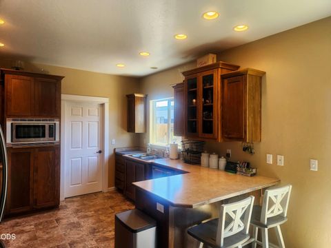 Tiny photo for 3806 Valley Meadows Drive, White City, OR 97503 (MLS # 220225948)