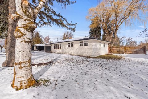 Tiny photo for 3939 Hope Street, Klamath Falls, OR 97603 (MLS # 220215700)