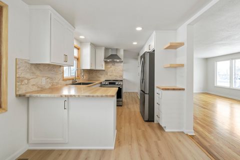 Tiny photo for 3939 Hope Street, Klamath Falls, OR 97603 (MLS # 220215700)