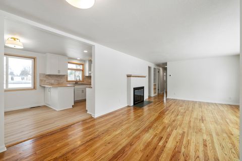 Tiny photo for 3939 Hope Street, Klamath Falls, OR 97603 (MLS # 220215700)