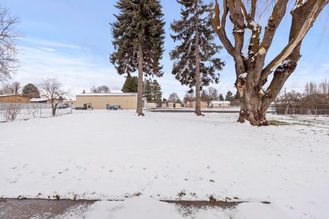 Tiny photo for 3939 Hope Street, Klamath Falls, OR 97603 (MLS # 220215700)