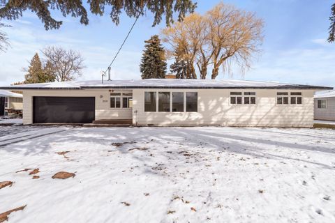 Tiny photo for 3939 Hope Street, Klamath Falls, OR 97603 (MLS # 220215700)
