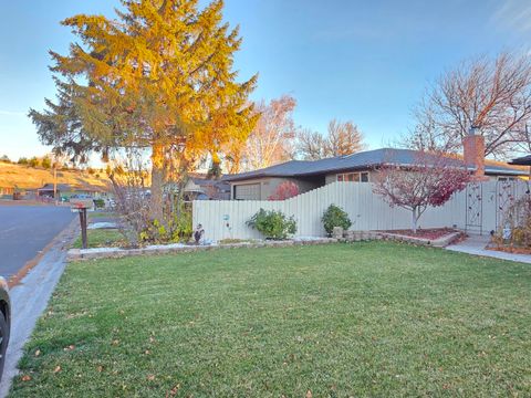 Tiny photo for 2816 Reclamation Avenue, Klamath Falls, OR 97603 (MLS # 220212040)