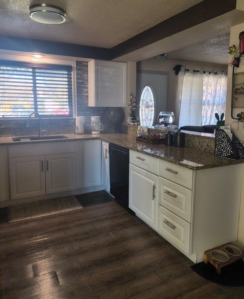 Tiny photo for 2816 Reclamation Avenue, Klamath Falls, OR 97603 (MLS # 220212040)