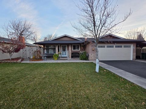 Tiny photo for 2816 Reclamation Avenue, Klamath Falls, OR 97603 (MLS # 220212040)