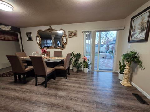 Tiny photo for 2816 Reclamation Avenue, Klamath Falls, OR 97603 (MLS # 220212040)