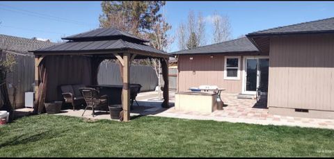 Tiny photo for 2816 Reclamation Avenue, Klamath Falls, OR 97603 (MLS # 220212040)