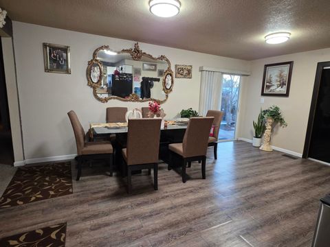 Tiny photo for 2816 Reclamation Avenue, Klamath Falls, OR 97603 (MLS # 220212040)