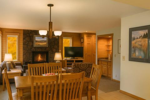 Photo of 57307 Beaver Ridge Loop #7D, Sunriver, OR 97707 (MLS # 220212127)
