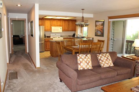 Tiny photo for 57307 Beaver Ridge Loop #7D, Sunriver, OR 97707 (MLS # 220212127)