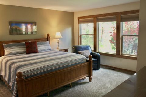 Tiny photo for 57307 Beaver Ridge Loop #7D, Sunriver, OR 97707 (MLS # 220212127)