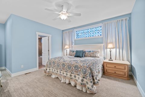 Tiny photo for 832 NE Revere Avenue, Bend, OR 97701 (MLS # 220215400)