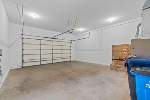 Tiny photo for 832 NE Revere Avenue, Bend, OR 97701 (MLS # 220215400)