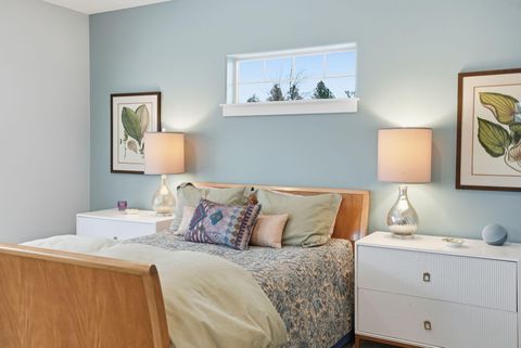 Tiny photo for 832 NE Revere Avenue, Bend, OR 97701 (MLS # 220215400)