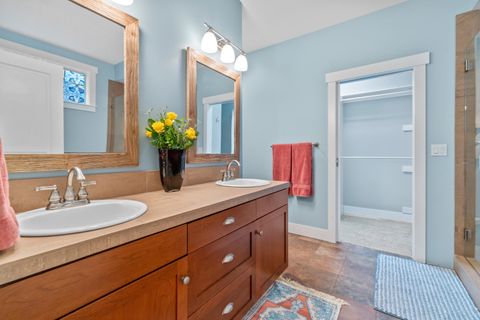 Tiny photo for 832 NE Revere Avenue, Bend, OR 97701 (MLS # 220215400)