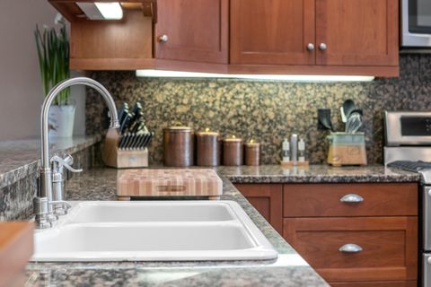 Tiny photo for 832 NE Revere Avenue, Bend, OR 97701 (MLS # 220215400)