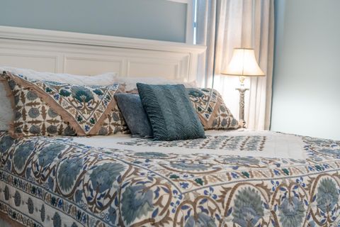 Tiny photo for 832 NE Revere Avenue, Bend, OR 97701 (MLS # 220215400)