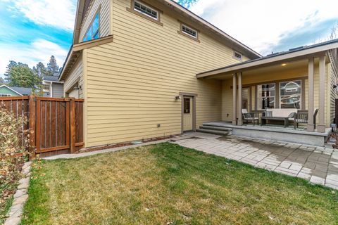 Tiny photo for 832 NE Revere Avenue, Bend, OR 97701 (MLS # 220215400)