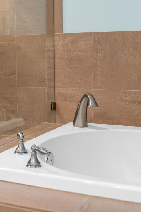 Tiny photo for 832 NE Revere Avenue, Bend, OR 97701 (MLS # 220215400)