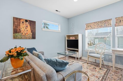 Tiny photo for 832 NE Revere Avenue, Bend, OR 97701 (MLS # 220215400)