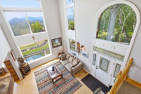 Tiny photo for 921 NE Beacon Drive, Grants Pass, OR 97526 (MLS # 220224499)