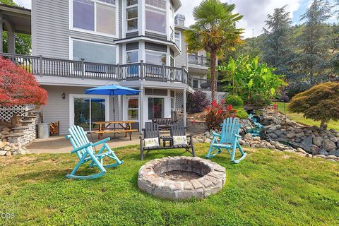 Tiny photo for 921 NE Beacon Drive, Grants Pass, OR 97526 (MLS # 220224499)