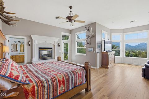 Tiny photo for 921 NE Beacon Drive, Grants Pass, OR 97526 (MLS # 220224499)