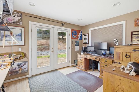 Tiny photo for 921 NE Beacon Drive, Grants Pass, OR 97526 (MLS # 220224499)