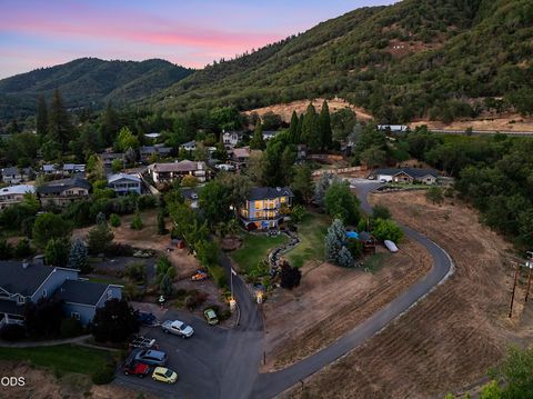 Tiny photo for 921 NE Beacon Drive, Grants Pass, OR 97526 (MLS # 220224499)