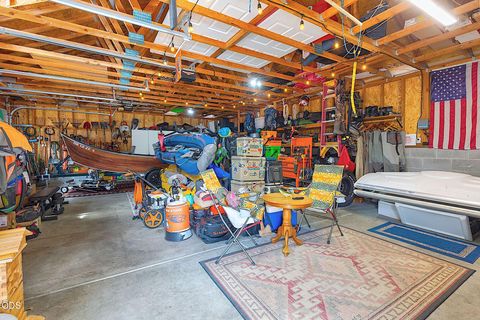 Tiny photo for 921 NE Beacon Drive, Grants Pass, OR 97526 (MLS # 220224499)