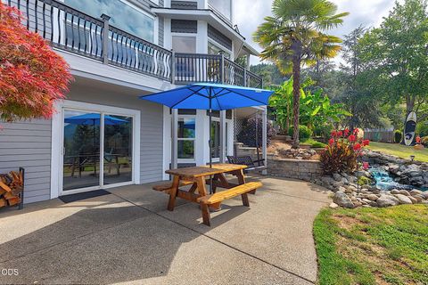 Tiny photo for 921 NE Beacon Drive, Grants Pass, OR 97526 (MLS # 220224499)