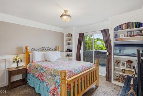 Tiny photo for 921 NE Beacon Drive, Grants Pass, OR 97526 (MLS # 220224499)