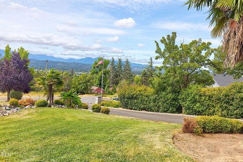 Tiny photo for 921 NE Beacon Drive, Grants Pass, OR 97526 (MLS # 220224499)