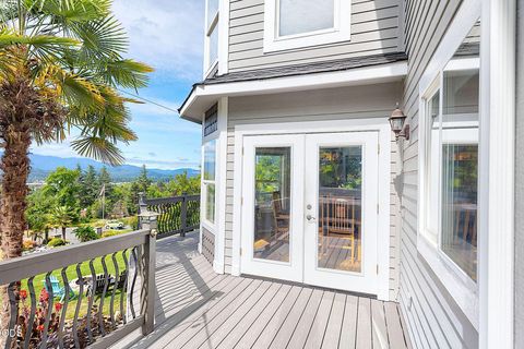 Tiny photo for 921 NE Beacon Drive, Grants Pass, OR 97526 (MLS # 220224499)