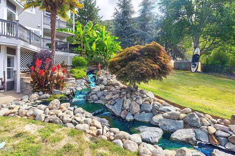 Tiny photo for 921 NE Beacon Drive, Grants Pass, OR 97526 (MLS # 220224499)