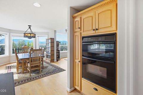 Tiny photo for 921 NE Beacon Drive, Grants Pass, OR 97526 (MLS # 220224499)