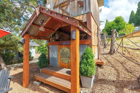 Tiny photo for 921 NE Beacon Drive, Grants Pass, OR 97526 (MLS # 220224499)