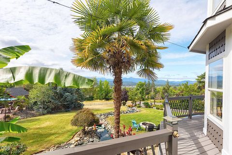 Tiny photo for 921 NE Beacon Drive, Grants Pass, OR 97526 (MLS # 220224499)